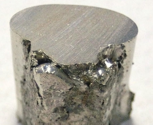 Nickel-chunk-metallic mineral